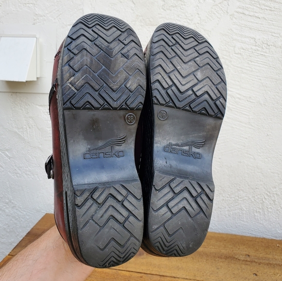 Dansko Size 38 red maroon strap clog buckle good used condition - Picture 6 of 8